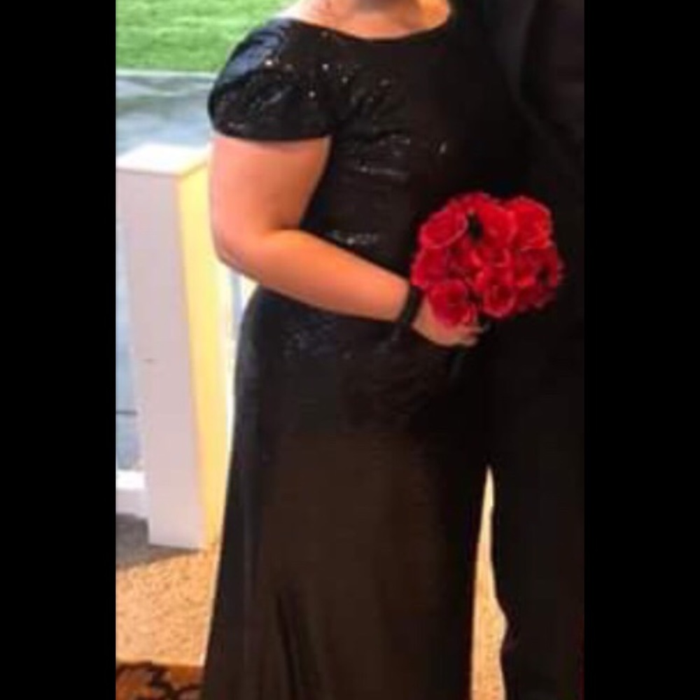 Dress - Picture 3 of 3
